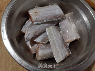 带鱼炖豆腐的做法步骤：1
