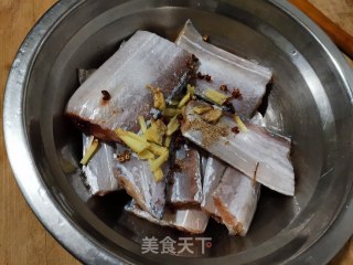 带鱼炖豆腐的做法步骤：2