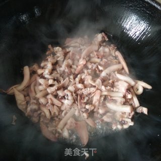 鱿鱼炒韭菜的做法步骤：4