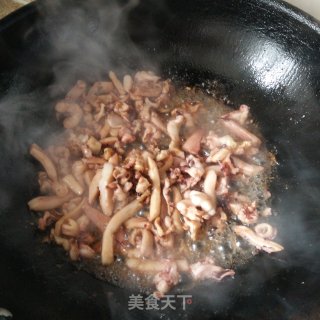 鱿鱼炒韭菜的做法步骤：5