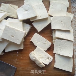 甜辣酱烧豆腐的做法步骤：1