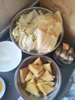 白菜砂锅的做法步骤：1