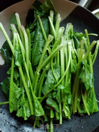 菠菜馒头的做法步骤：1