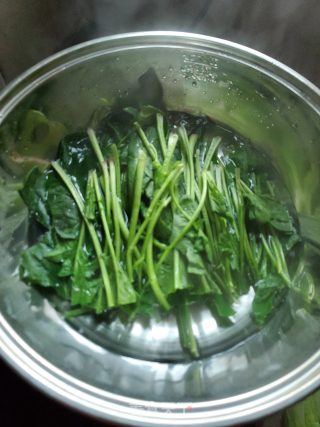 菠菜馒头的做法步骤：2