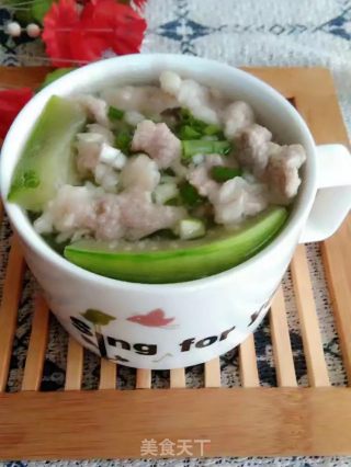 丝瓜肉片汤的做法步骤：1