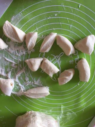 荠菜春卷的做法步骤：1