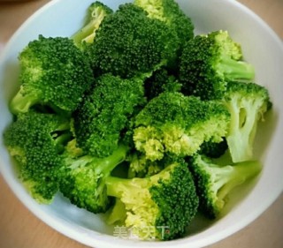 虾仁西兰花的做法步骤：2