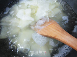 番茄炒土豆的做法步骤：2