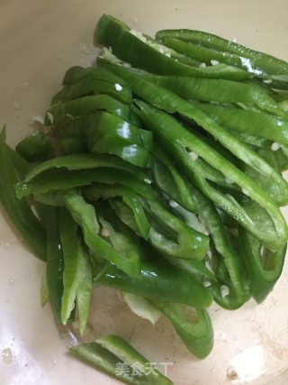 绿豆芽炒青辣椒的做法步骤：3