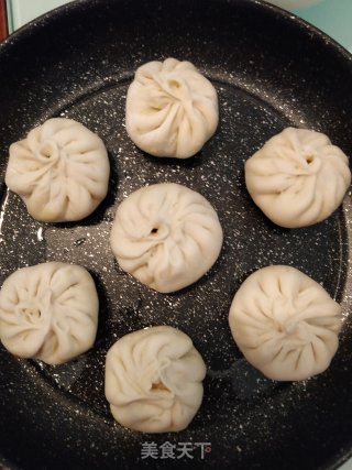 葱香牛肉煎包的做法步骤：2