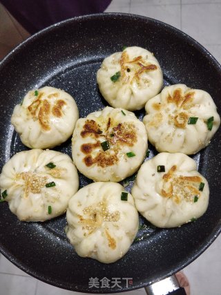 葱香牛肉煎包的做法步骤：4