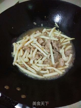 白玉菇炒肉片的做法步骤：3