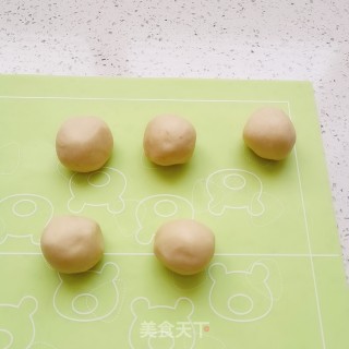 彩虹蛋黄酥的做法步骤：8