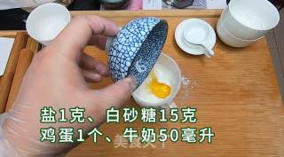 美式小吃热狗棒，酥软美味点心，奶香气十足。材料简单，自己动手几步就可以制作出来的美食，快来试试吧。的做法步骤：2