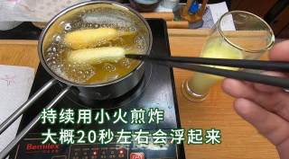 美式小吃热狗棒，酥软美味点心，奶香气十足。材料简单，自己动手几步就可以制作出来的美食，快来试试吧。的做法步骤：5