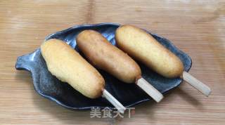 美式小吃热狗棒，酥软美味点心，奶香气十足。材料简单，自己动手几步就可以制作出来的美食，快来试试吧。的做法步骤：7