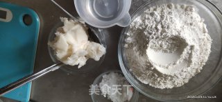 蛋黄酥的做法步骤：1