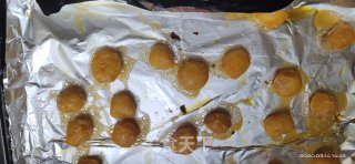 蛋黄酥的做法步骤：2