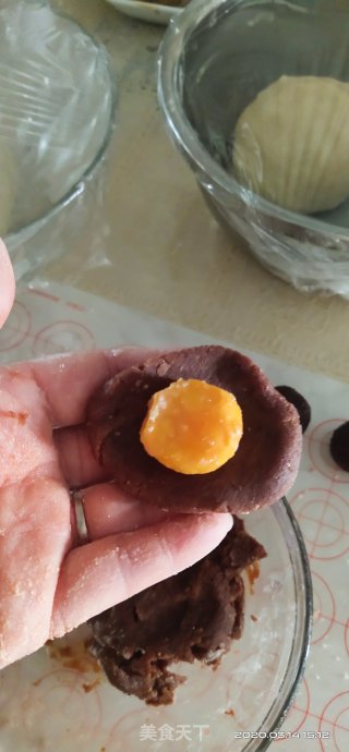 蛋黄酥的做法步骤：5