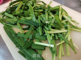 韭菜炒豆芽的做法步骤：2