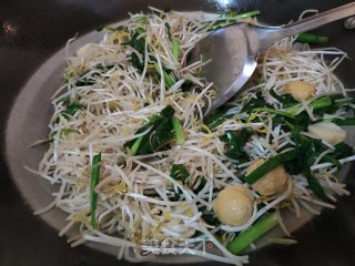 韭菜炒豆芽的做法步骤：6