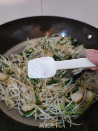韭菜炒豆芽的做法步骤：7