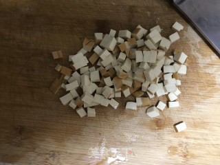 韭菜香干包子的做法步骤：2
