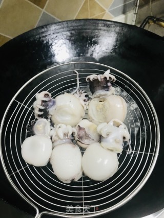 双椒炒墨鱼仔的做法步骤：4