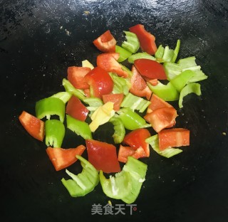 双椒炒墨鱼仔的做法步骤：5