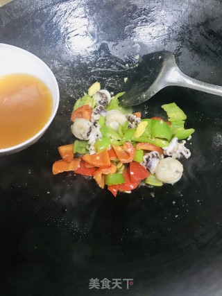 双椒炒墨鱼仔的做法步骤：7