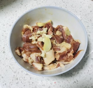 圆椒莴笋炒肉的做法步骤：3