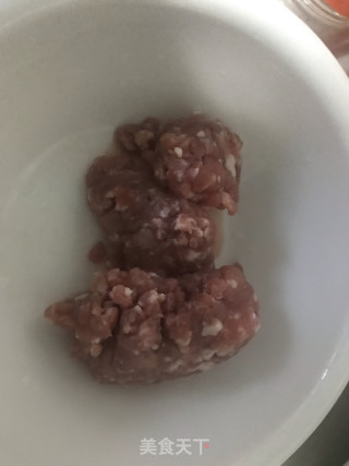 芹菜香菇肉馅饺子的做法步骤：2