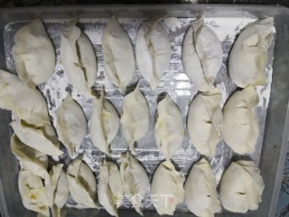 芹菜香菇肉馅饺子的做法步骤：6