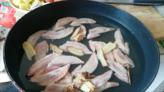 好吃的鸡尖芝士焖饭的做法步骤：1