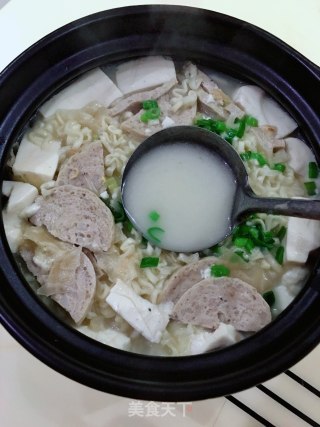鱼汤肉饼煮面的做法步骤：8