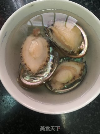 西洋参炖排骨鲍鱼的做法步骤：1