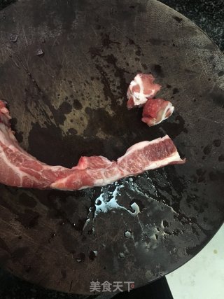 西洋参炖排骨鲍鱼的做法步骤：2