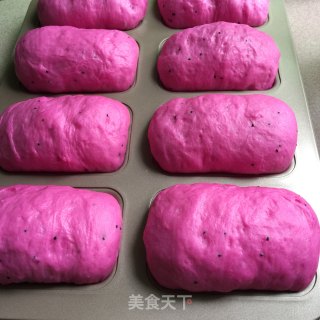火龙果麻薯欧包的做法步骤：18