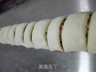 胡萝卜香葱肉卷（一次发酵）的做法步骤：4