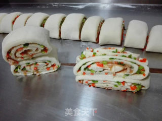 胡萝卜香葱肉卷（一次发酵）的做法步骤：5