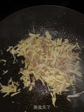 酸菜春笋肉末馅儿老南瓜皮儿大包子的做法步骤：3