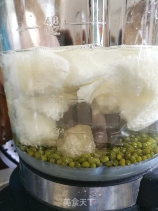 绿豆雪梨汤的做法步骤：2