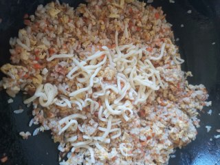 鲜虾芝士蛋炒饭的做法步骤：7