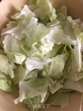 炝锅包菜的做法步骤：1
