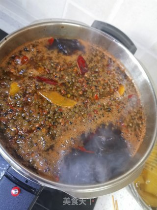 家庭自制麻辣卤鸭锁骨的做法步骤：3