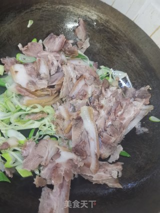 大葱炒猪头肉的做法步骤：4