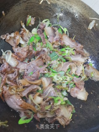 大葱炒猪头肉的做法步骤：5