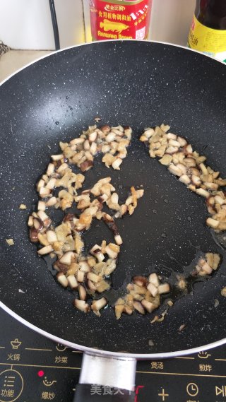 香菇萝卜干炒饭的做法步骤：2
