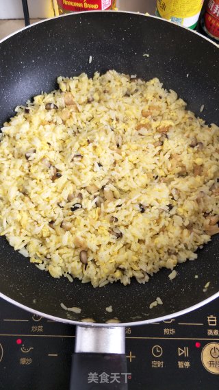 香菇萝卜干炒饭的做法步骤：4