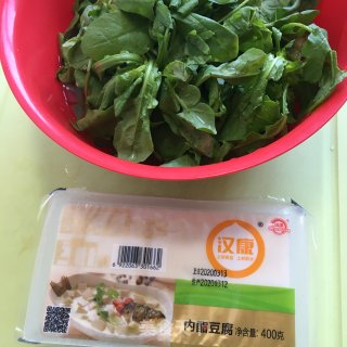 荠菜豆腐汤的做法步骤：1